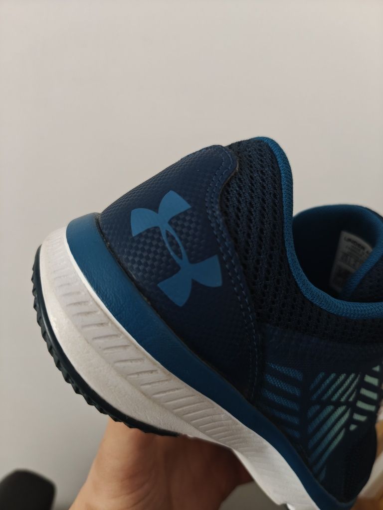 Under Armour adidasy sportowe damskie 37,5/24 cm