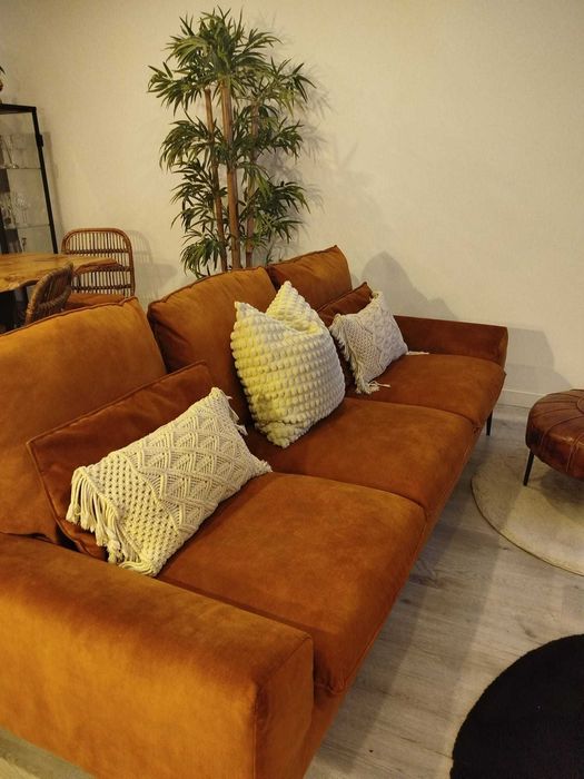 Sofá 3 Lugares Gato Preto – Cor Tijolo – Perfeito Estado