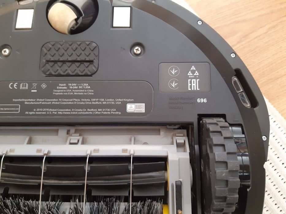 Roomba 696 ze stacją dokującą