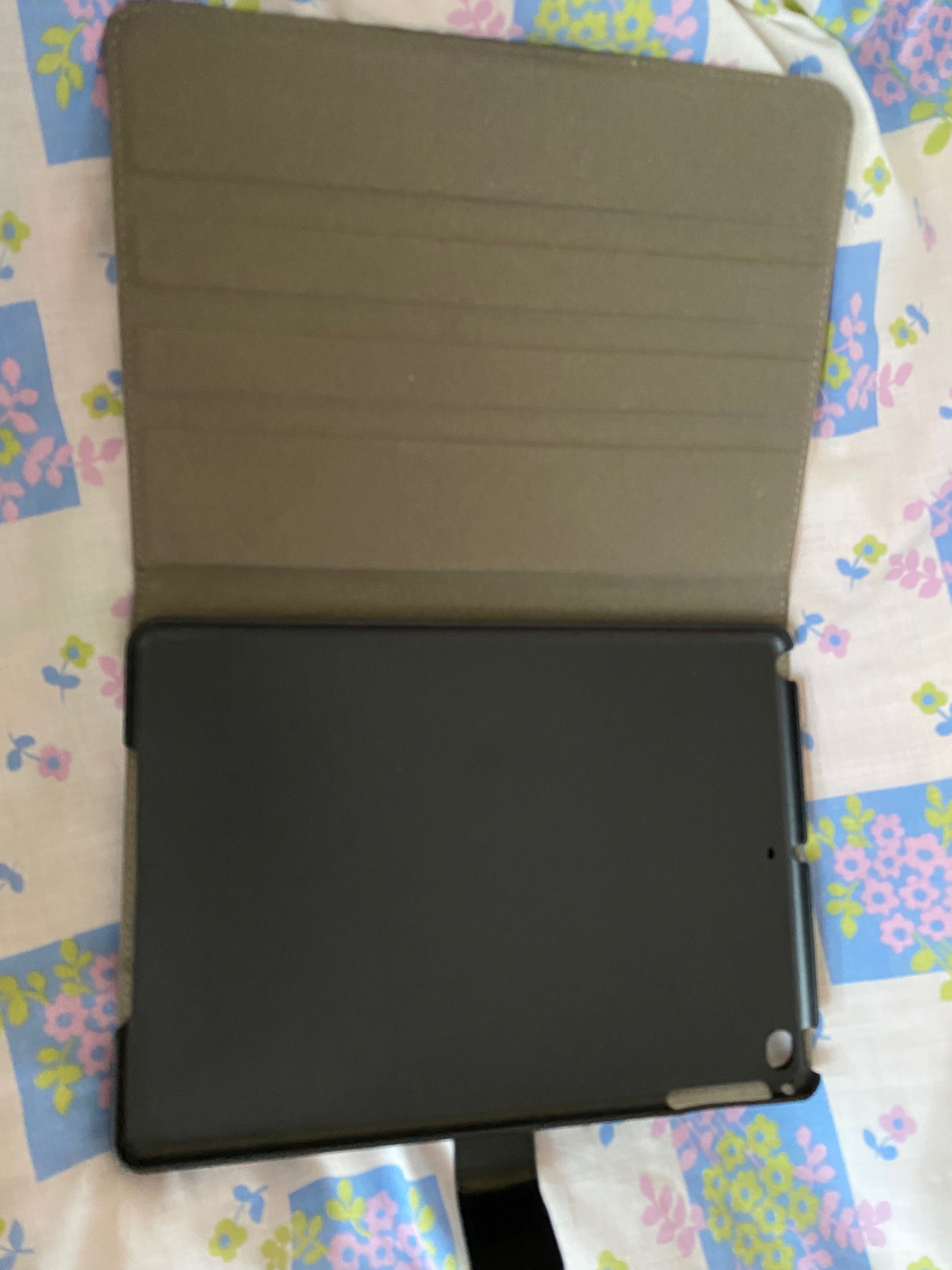 Etui, osłonka na tablet