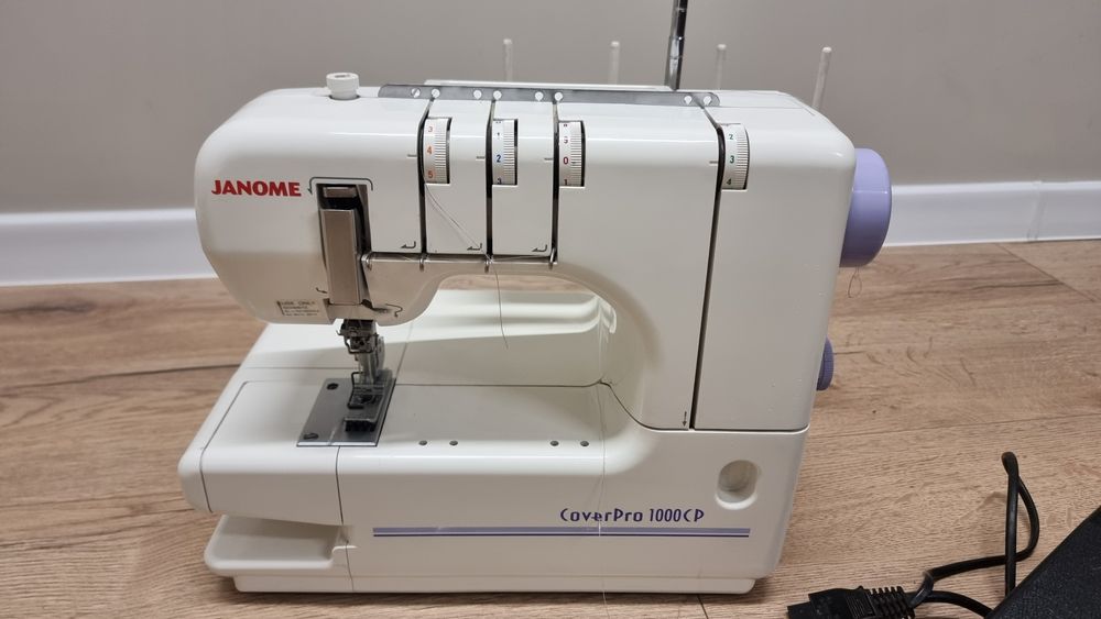 Продам розпошивальну машинку Коверлок Janome Cover pro 1000