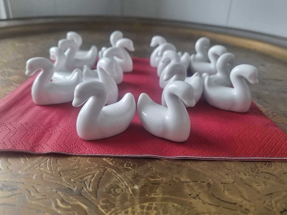 Stare porcelanowe koziołki na sztućce,łabędź,cena za 1 sztukę