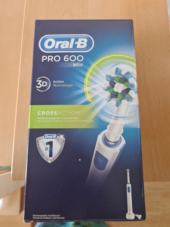 Escova elétrica Oral B Pro 600