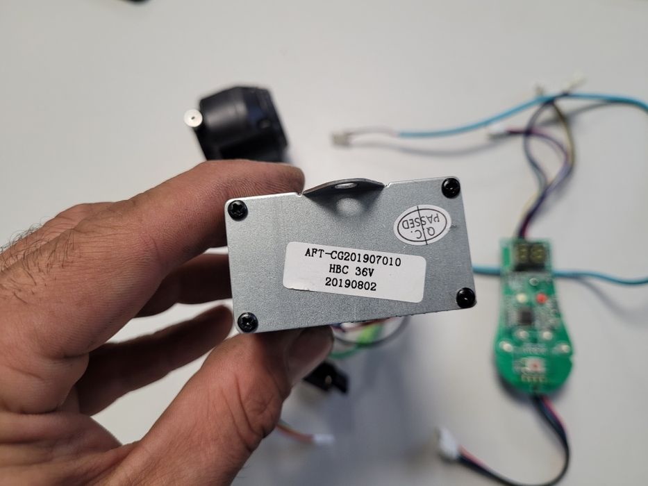 Sterownik wyświetlacz manetka Motus 8.5 lite oryginał sprawny xt60