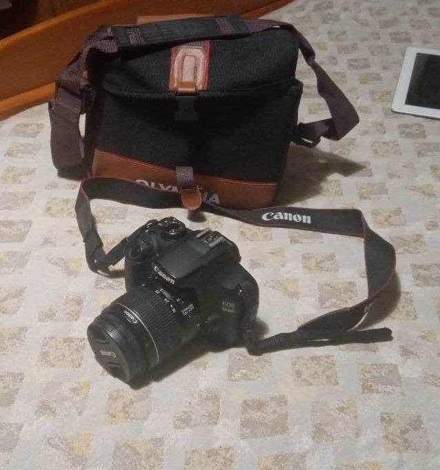 Máquina fotográfica Canon 1200D + Extras