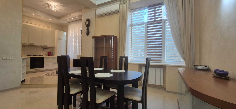 Без% 3-х кімнатної квартири на вул. Хрещатик,15 у Пасажі.