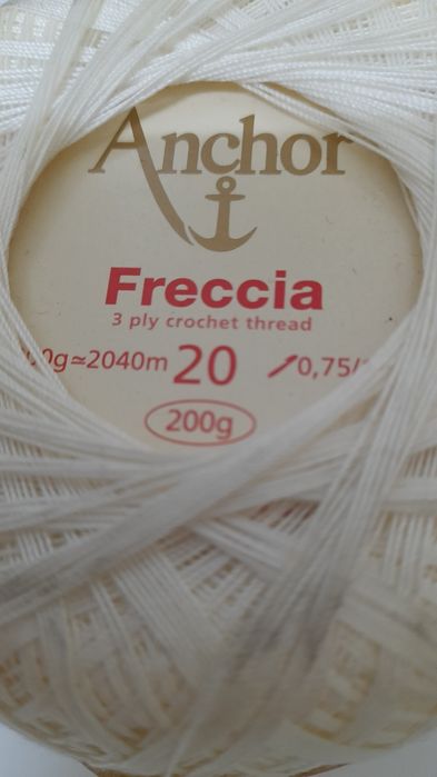 Novelo Anchor Freccia cor branco marfim 200 gramas - Novo