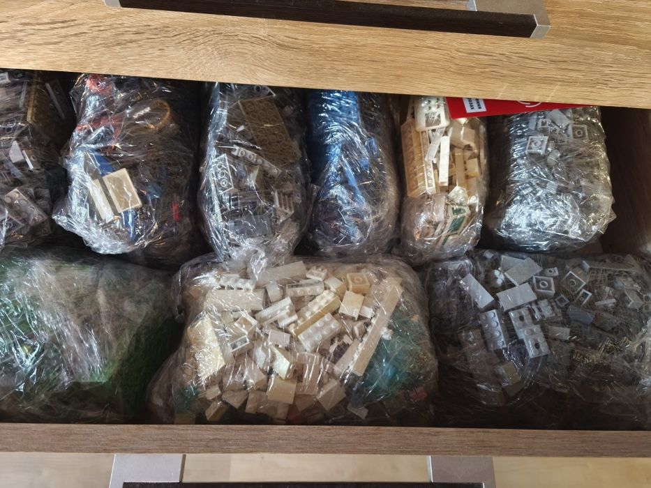 Brick, Lego, Sluban, та інші конструктори