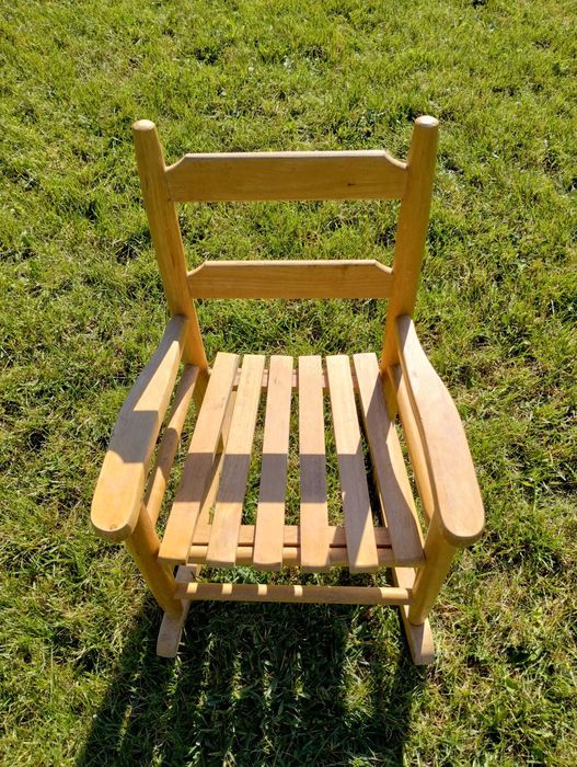 Krzesełko bujane dla dzieci.