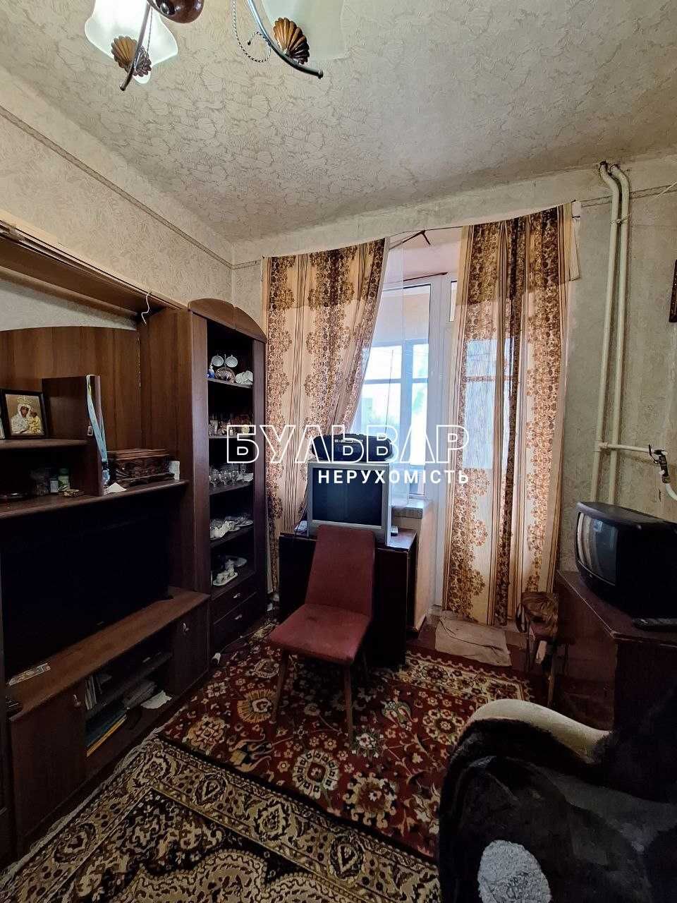Продам гостинку, м. им.Масельского, по адресу Библика, 1