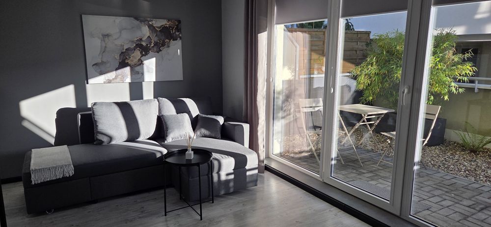 Komfortowa kawalerka z tarasem i parkingiem