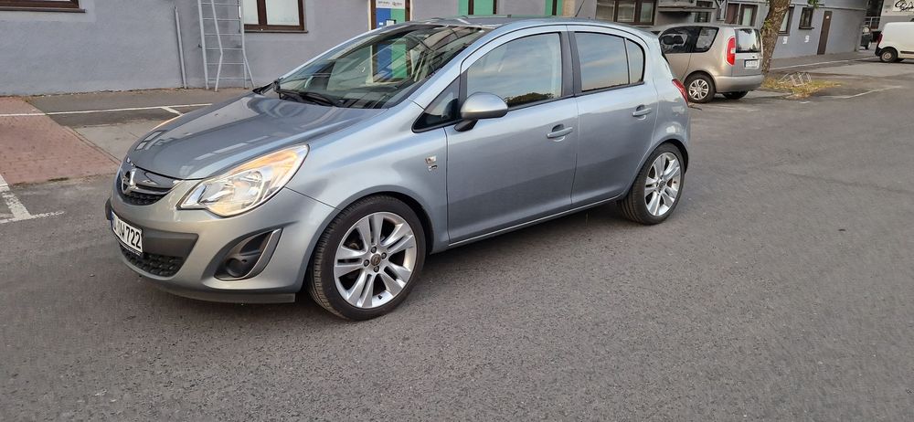 Opel Corsa Corsa D Cosmo 1.4 benzyna bezwypadkowa z Niemiec