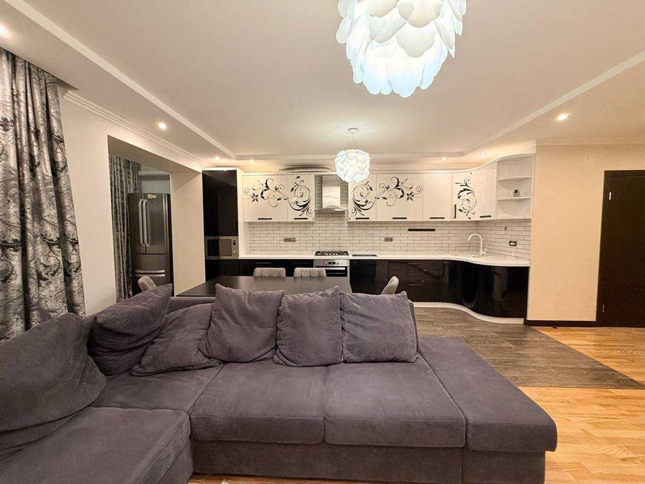 Кухня-студія +2 кімнати