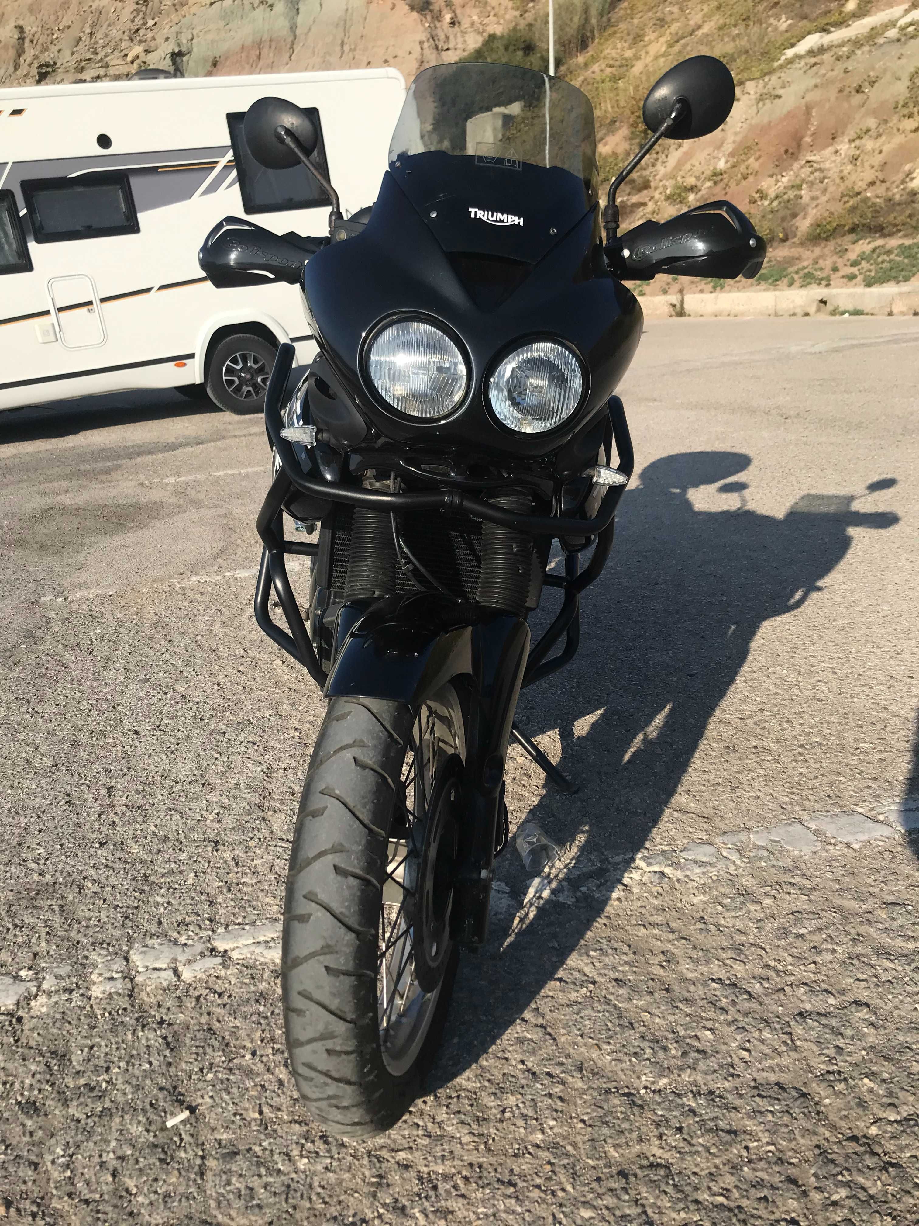 Triumph Tiger 885i