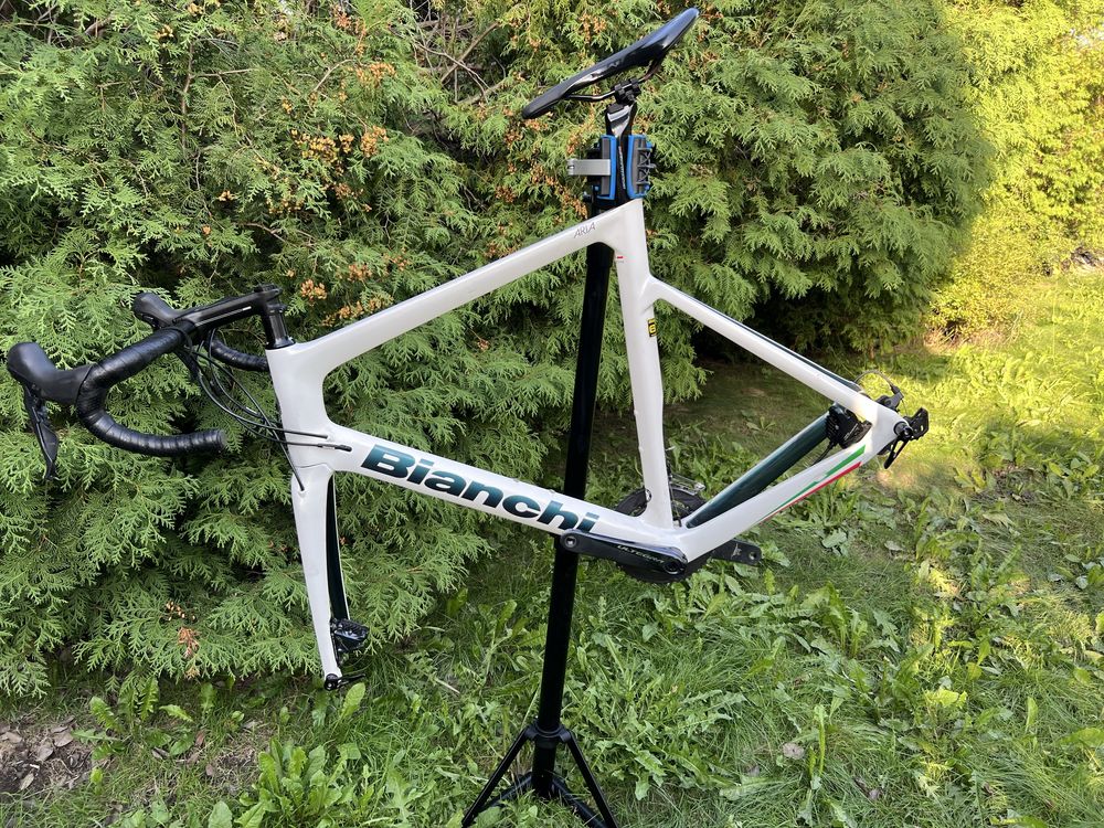 Uszkodzony Frameset Bianchi Aria z grupa Ultegra kolarka szosa