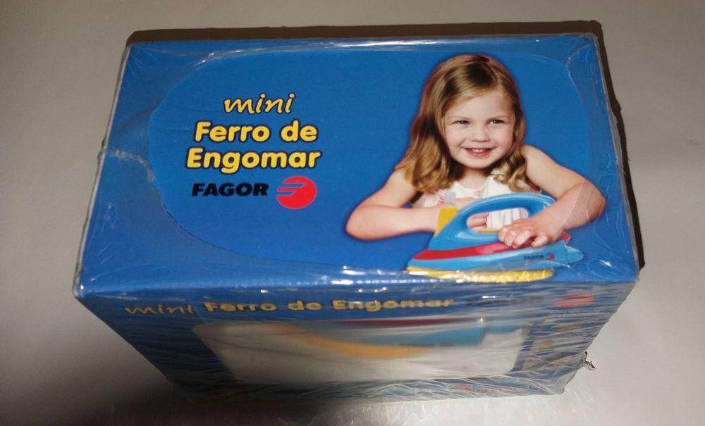 Ferro de engomar de brincar, da marca 'Fagor'