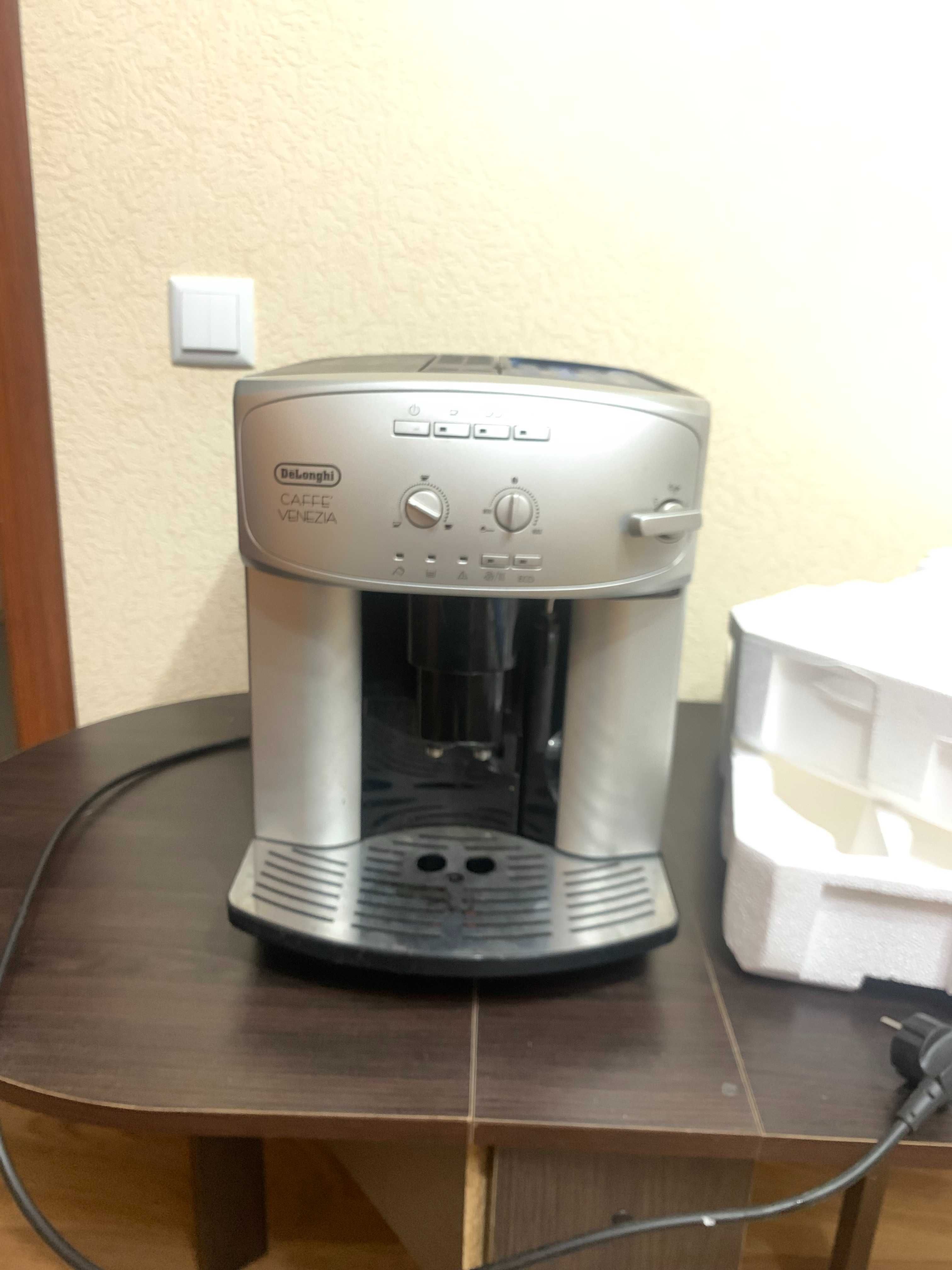 Кавомашина DeLonghi Caffe Venezia ESAM2200.S офіційна