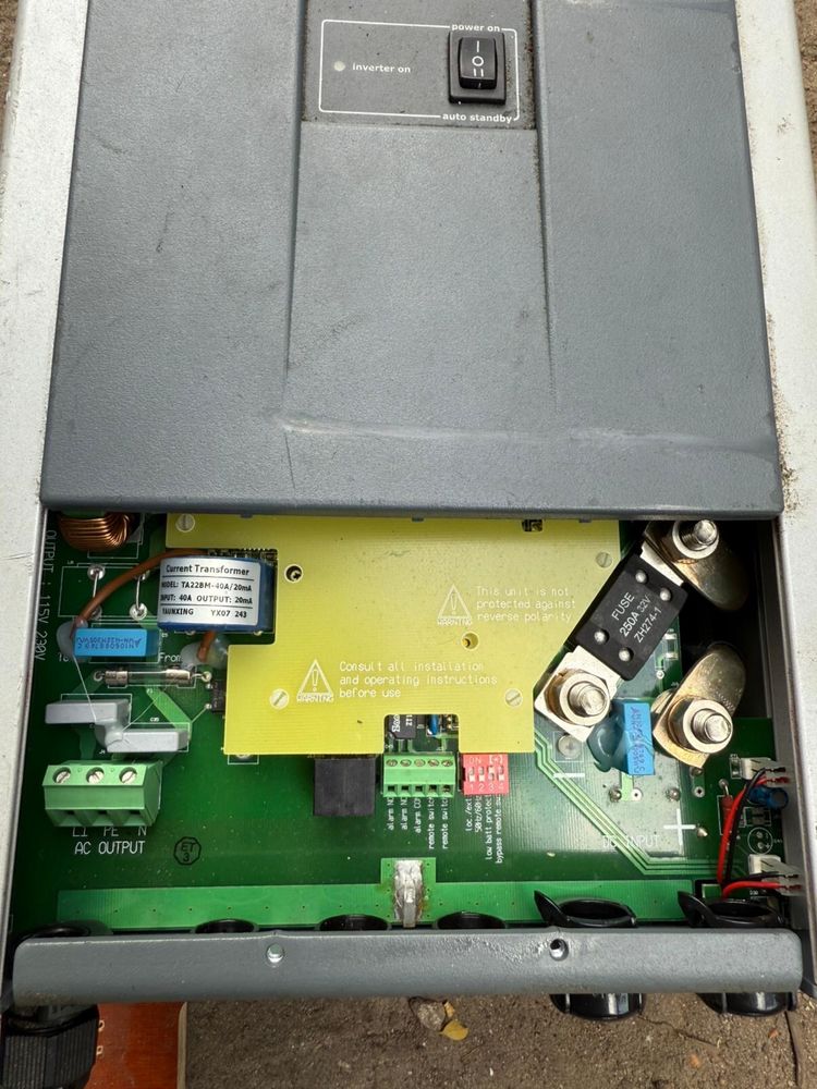 Zasilacz awaryjny 12v-230v