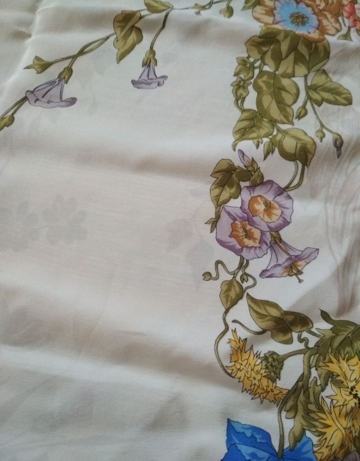 Шикарный шелковый платок оригинал Christian Dior