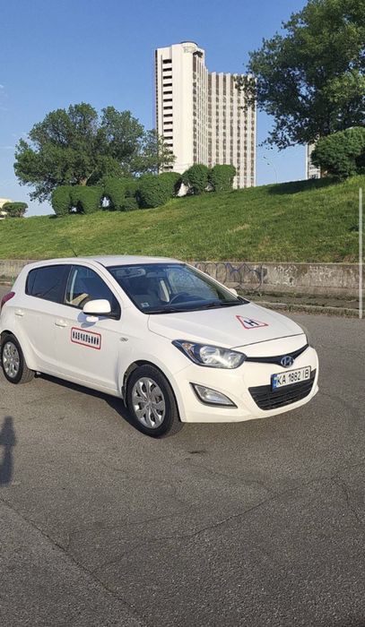 Автоінструктор Київ, приватні уроки водіння.