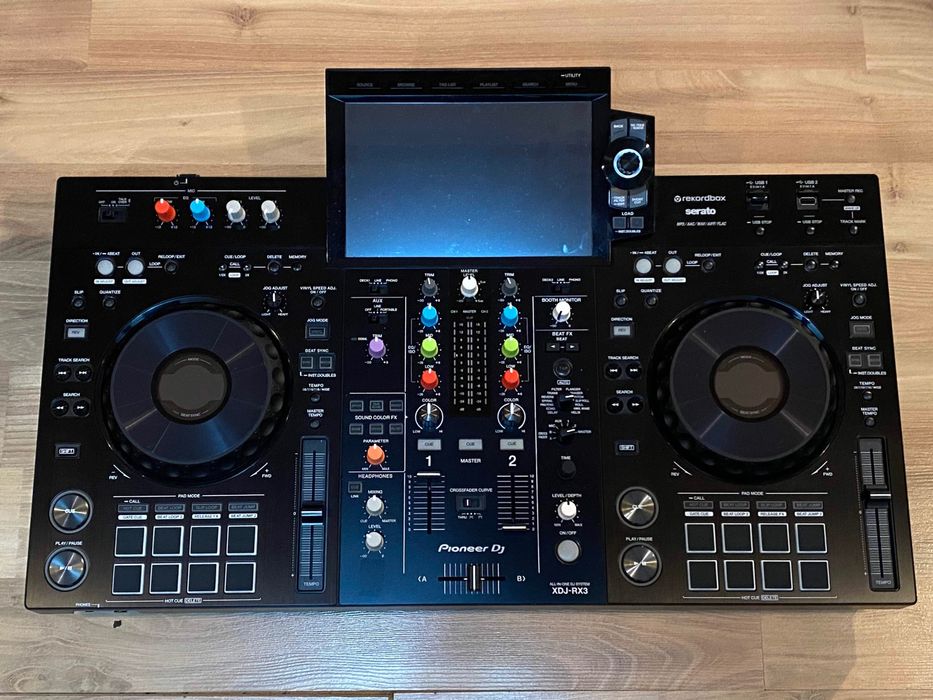Pioneer XDJ-RX3 com Deck Saver.