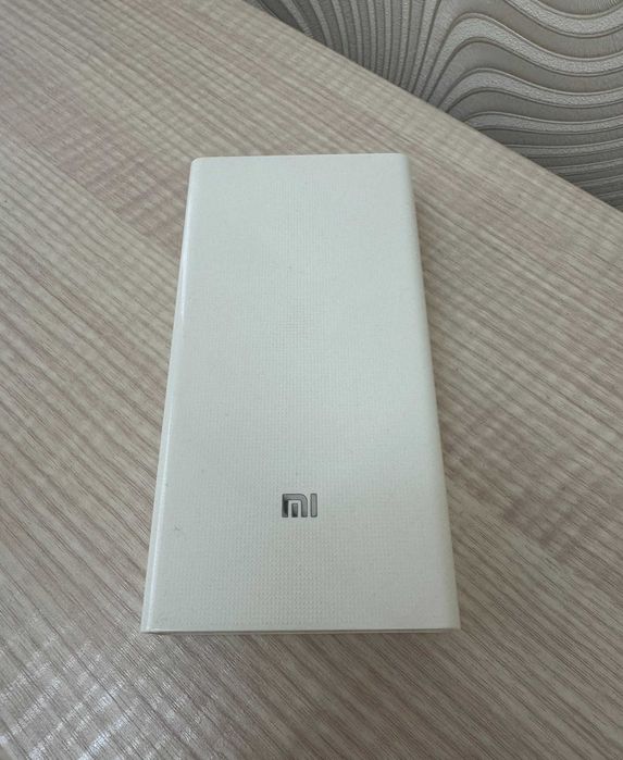 Продаю Xiaomi Mi Power Bank 20000 mAh