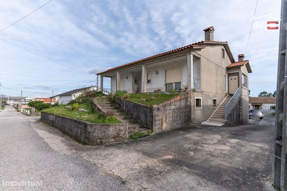 Moradia T4, Loureira