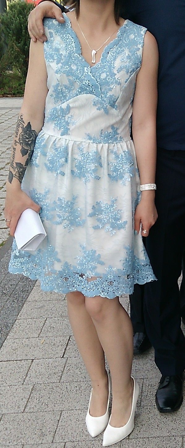 Sukienka jak Lou błękitna biała na wesele chrzest komunię koronkowa 36