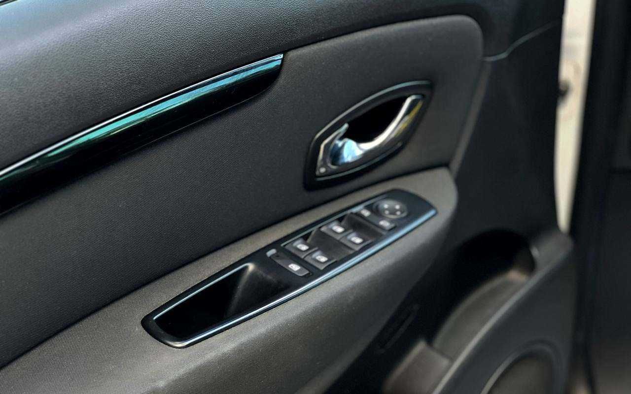 Renault Megane Scenic 2012