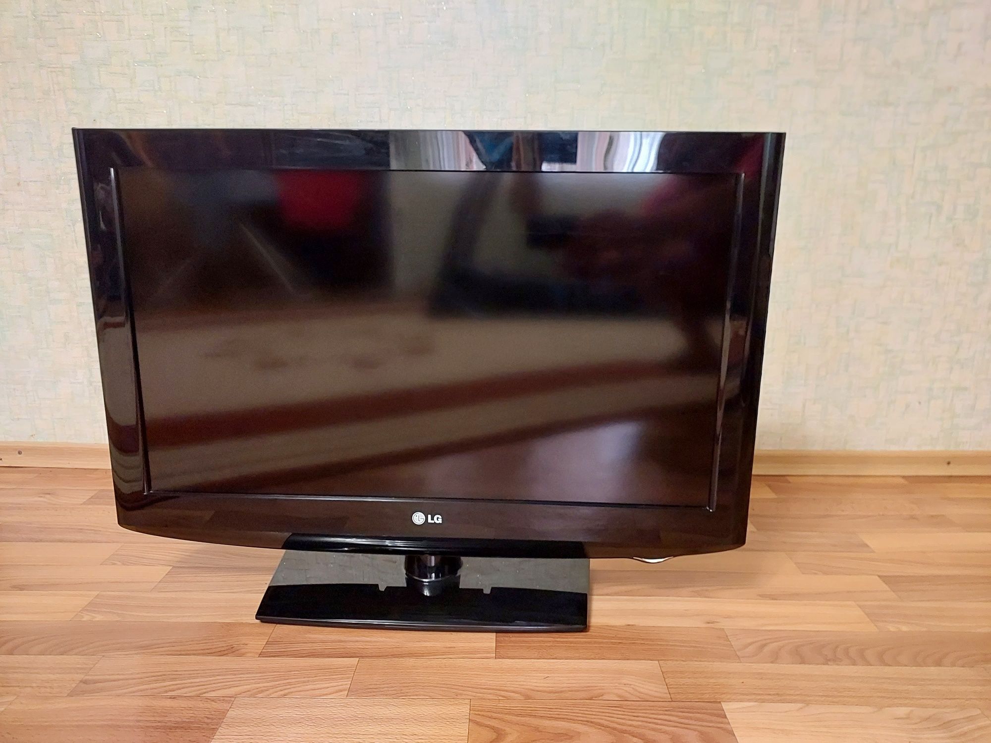 Продам телевизор LG - 32 диагональ