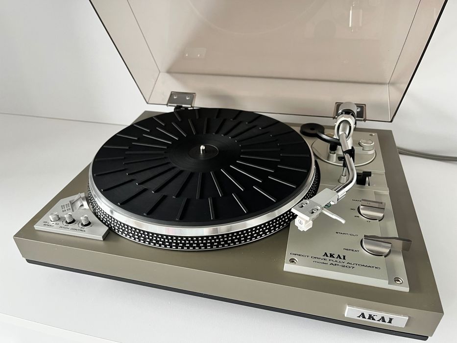 Gramofon Akai AP-207