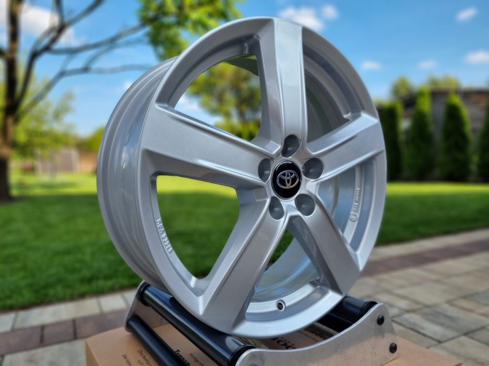 Toyota Yaris 17 " Nowe Felgi aluminiowe 5x100 Yaris IV 2020- Srebrne