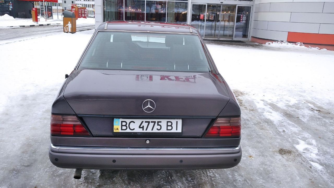 Mercedes-Benz W124 E-220
