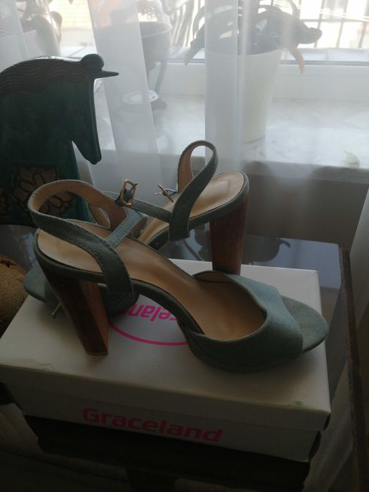 Sandały jeansowe na obcasie