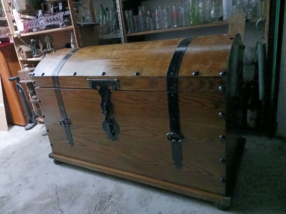 Baú de madeira antigo