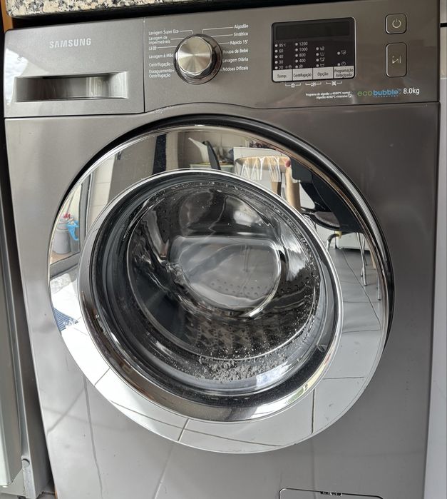 Maquina de lavar roupa avariada