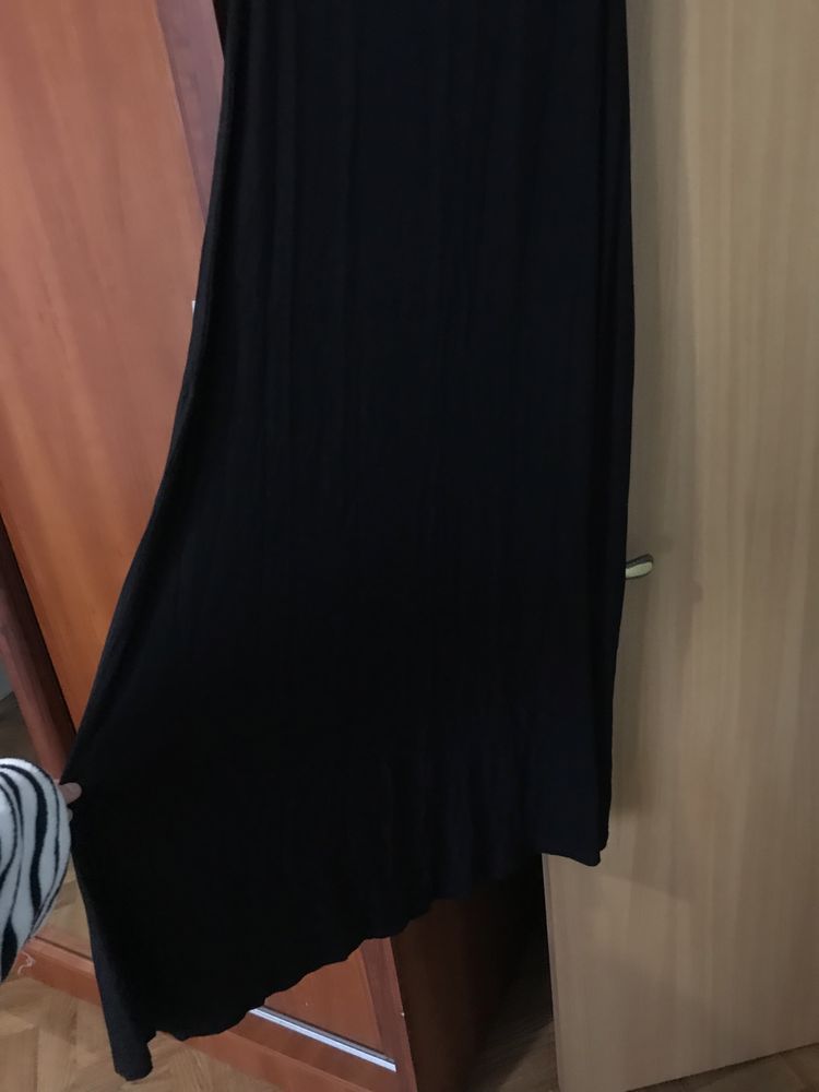 Довге чорне плаття