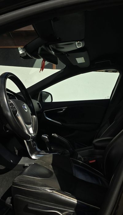 Volvo v40 r-design 190cv