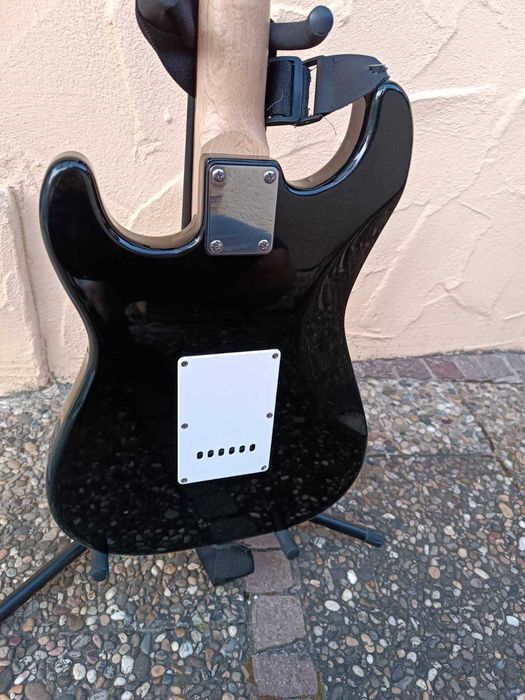 Электрогитара Електрогітара Fire Legend Cornel в гарному стані