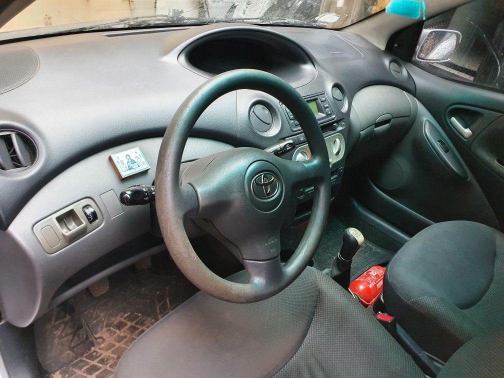 Toyota Yaris 2004 2003 2005 2002 2001 2000 разборка Киев ярис 1 шрот
