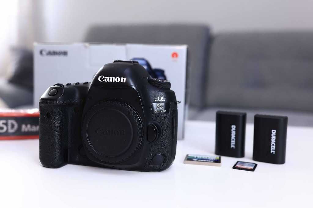 Canon EOS 5D Mark IV +2x Bateria, CF, SD Kompet