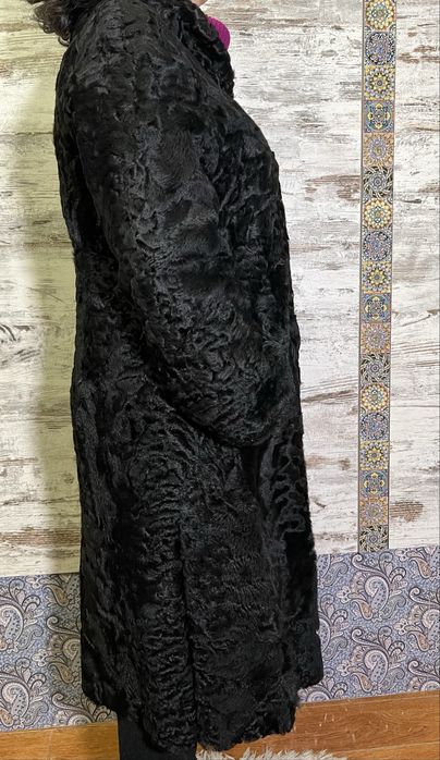 Шуба чорна, натуральний каракуль, М, Хутросвіт, Тисмениця