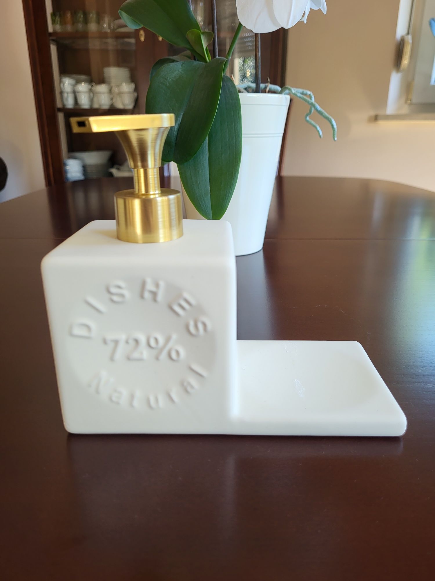 NOWY Dozownik do mydła, kremowy, ze złotą pompką, 15x18 cm