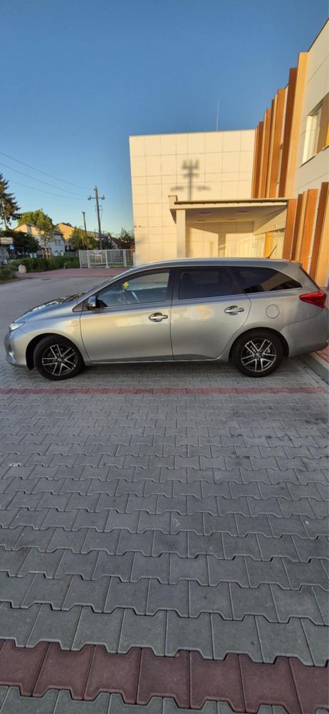 Toyota Auris 1,8 hybryda 2014