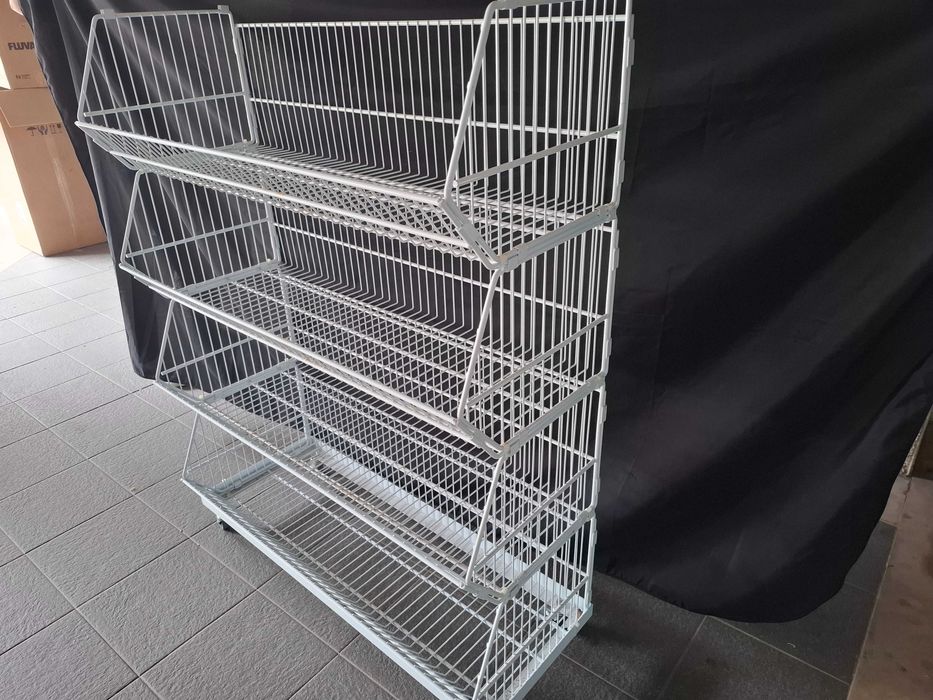 Estante expositor igual a novo