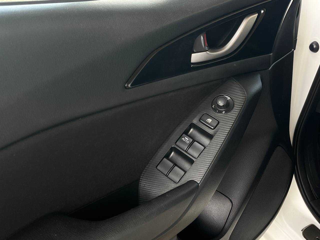 Mazda 3 2013 року