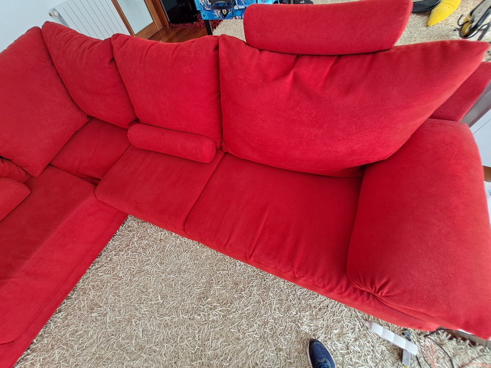 Sofá de canto vermelho escuro