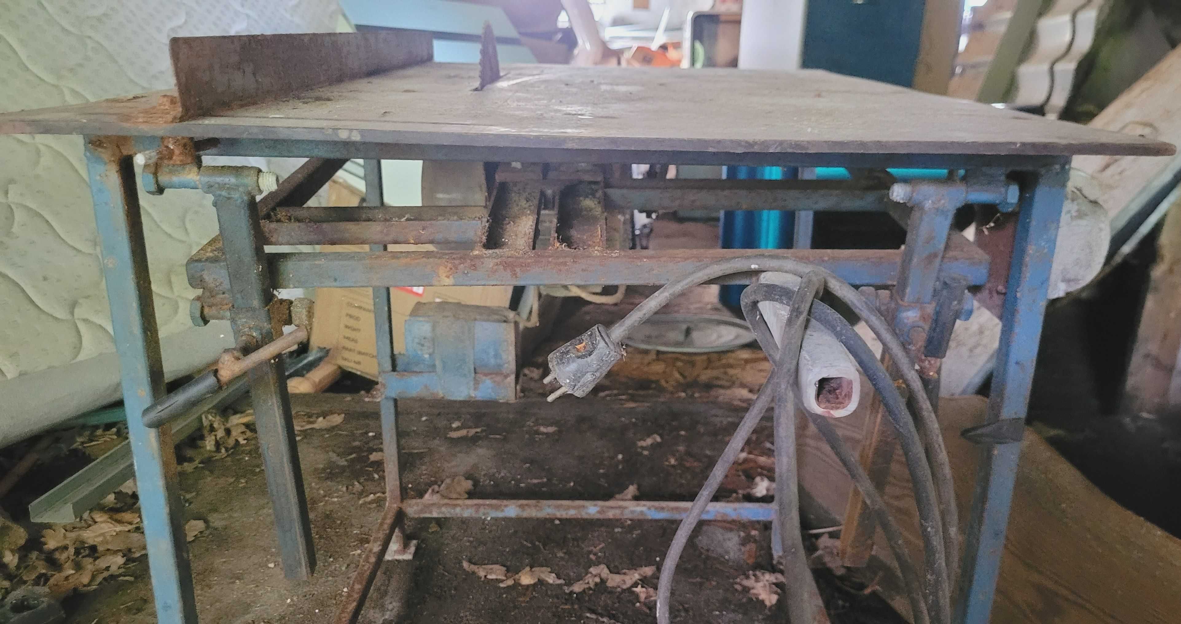 Piła stołowa / krajzega . 1,1 KW regulowany blat