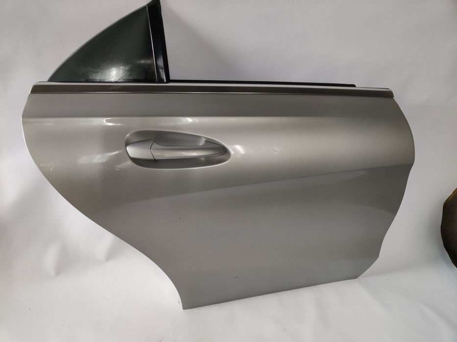 Mercedes CLA w117 250 drzwi prawe prawy tył srebrny 761 kompletne