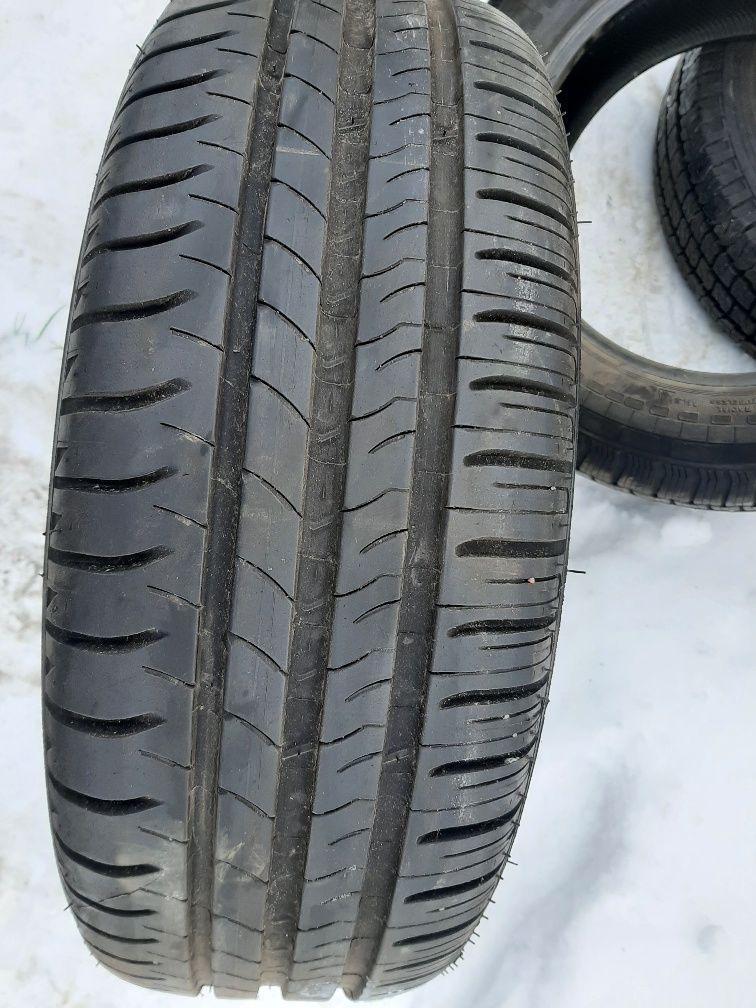 205/60R16 Michelin